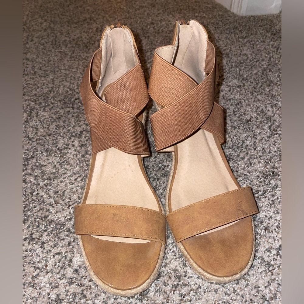 Women’s sandals. Size 8